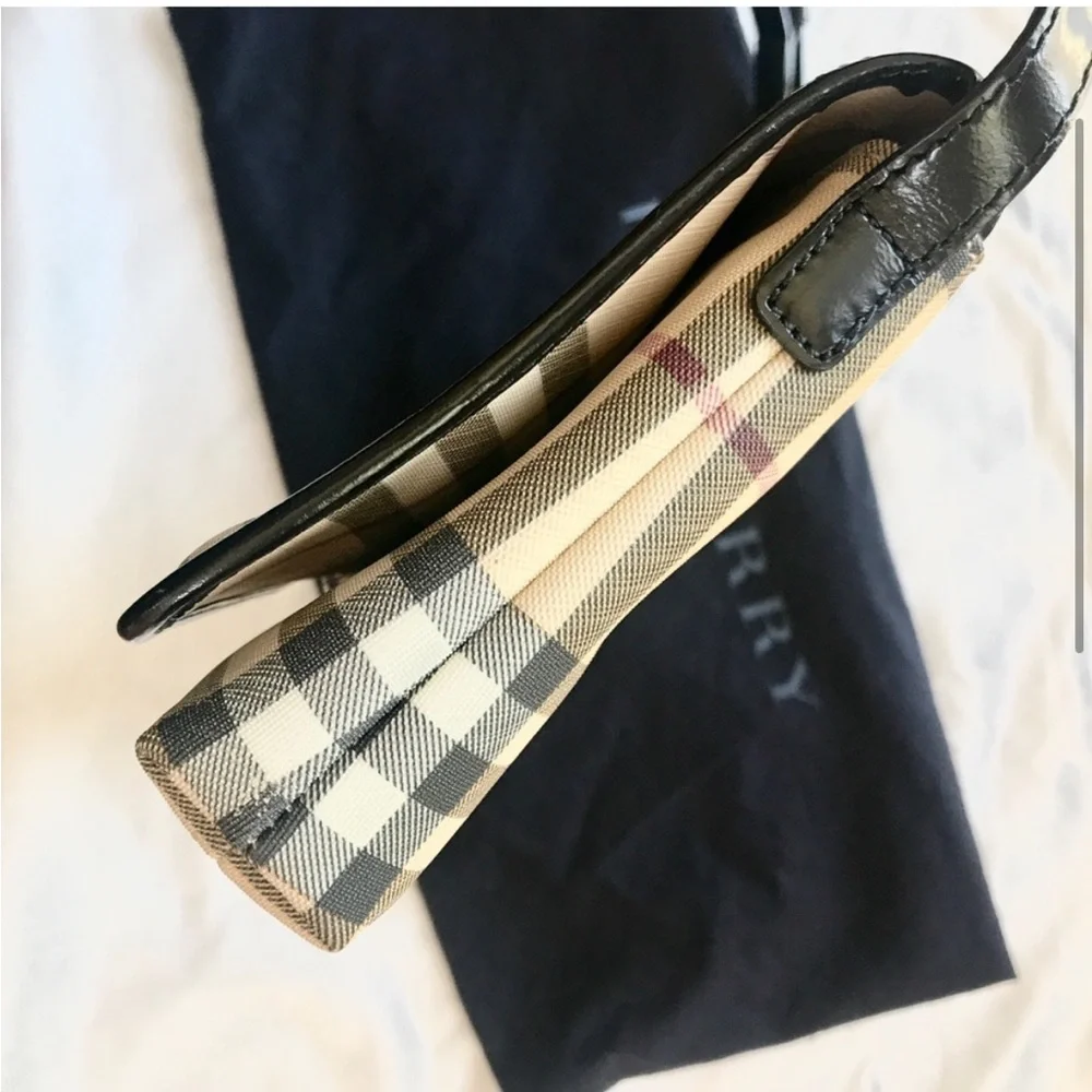 Burberry Cream and Black Shoulder Bag with Iconic Design Y2K HTF - Picture 3 of 4
